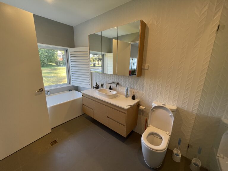 667e60a8b2ca92d08c7d189e_BATHROOM